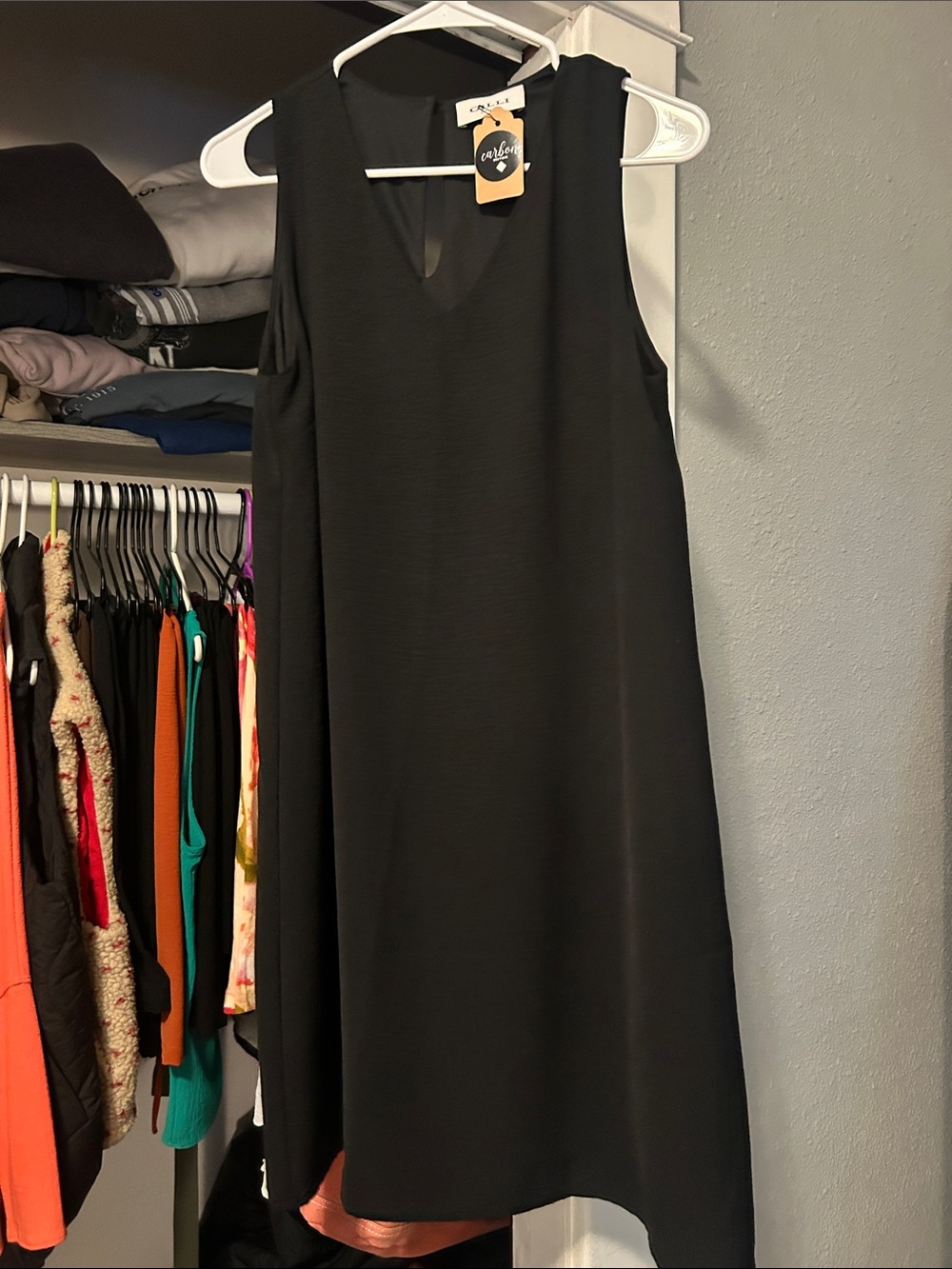 Gilli Black V-Neck Sleeveless Midi Shift Dress